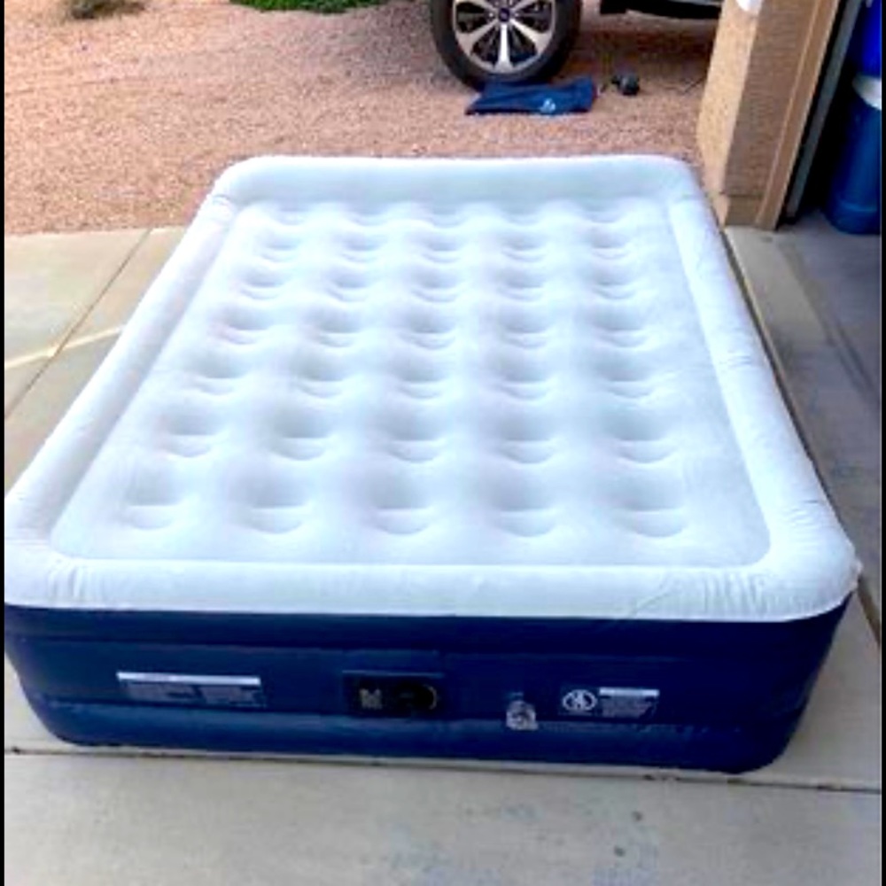 Queen sized Automatic Air Mattress